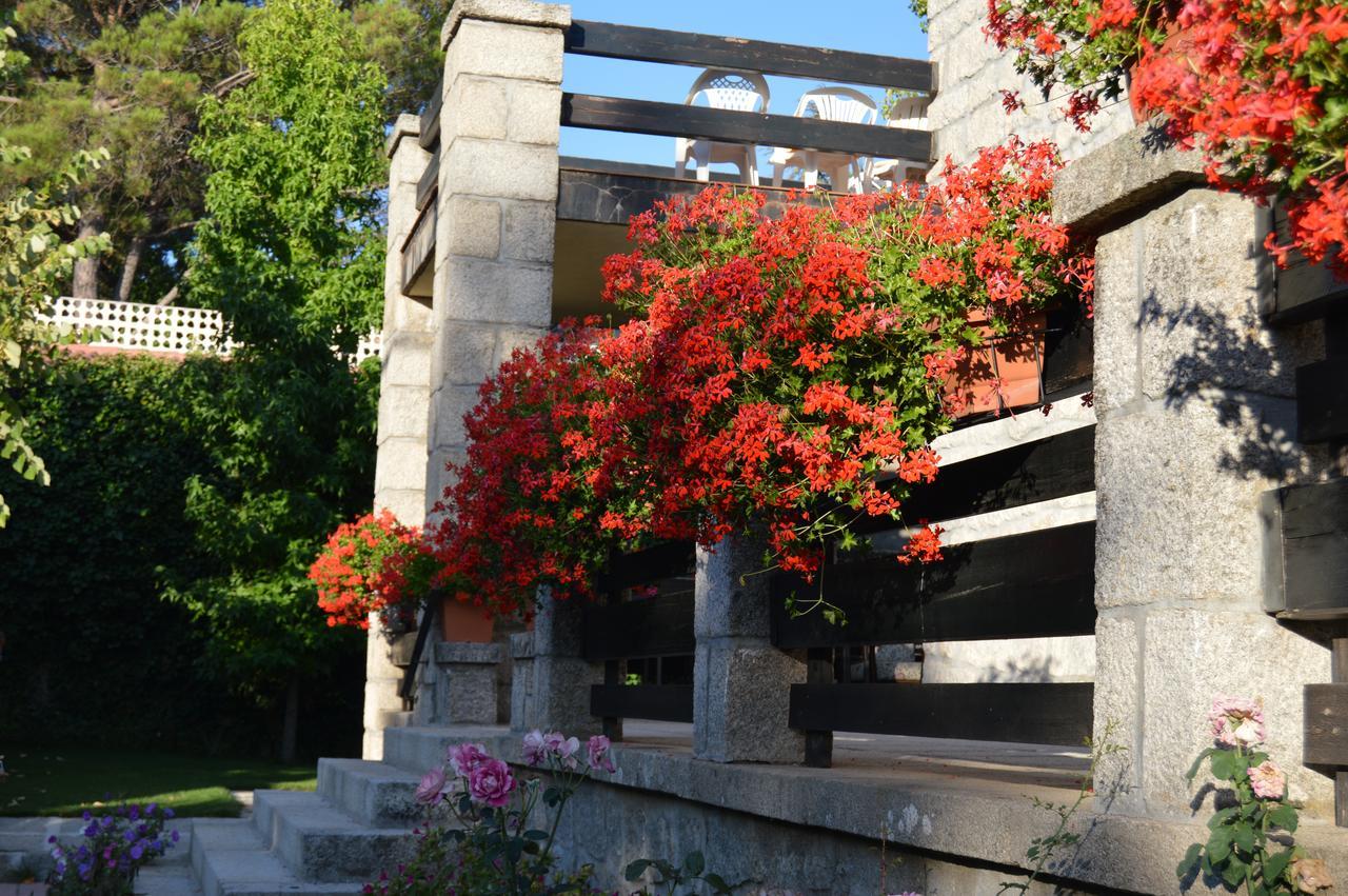 Posada Rural La Flor Las Navas Del Marques Exterior photo